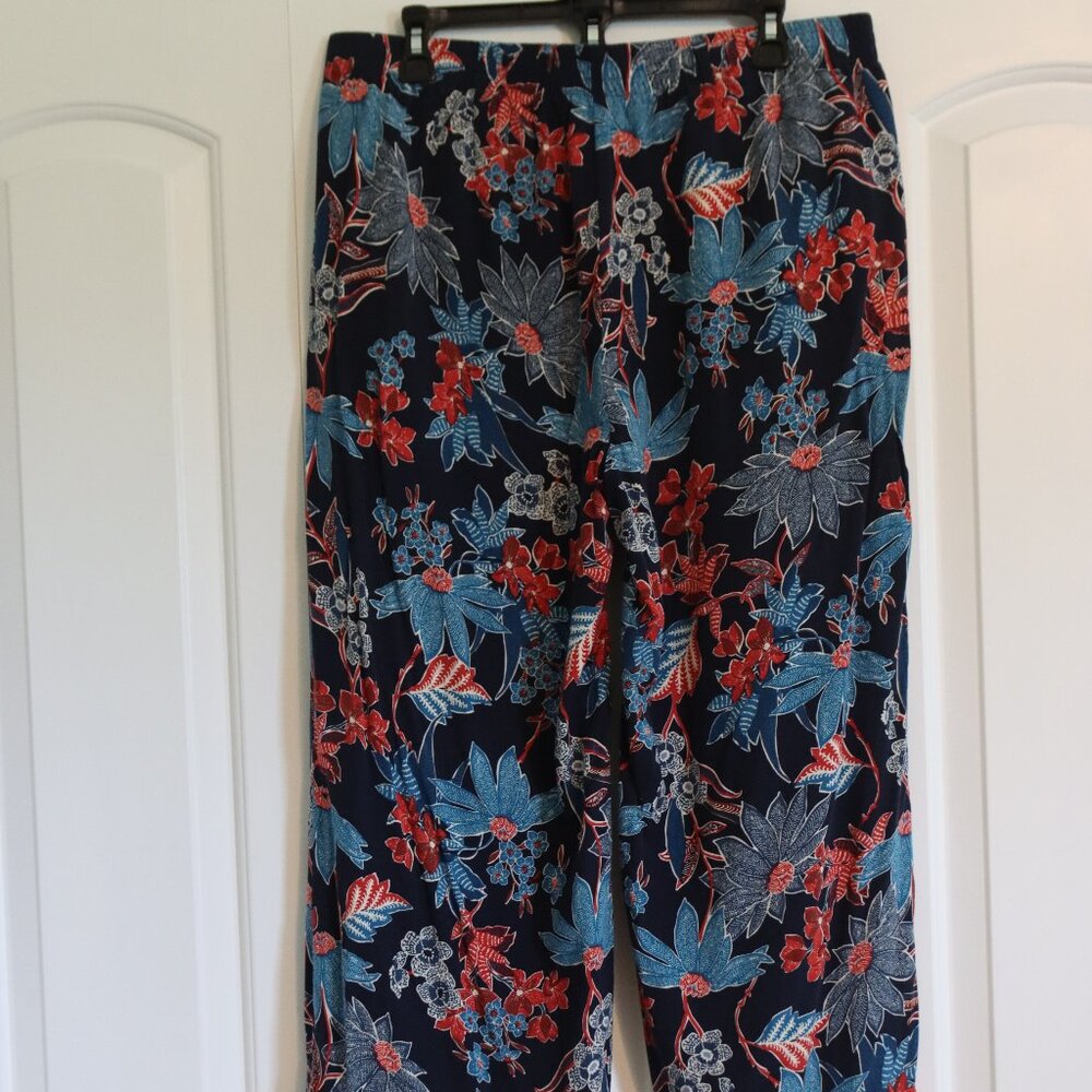 J. Jill Rayon Tropical/ Floral Print Wide Leg Pull On Crop Pants Size Medium